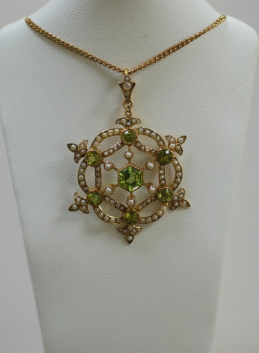 Vintage Peridot & Pearl 9ct Yellow Necklace
