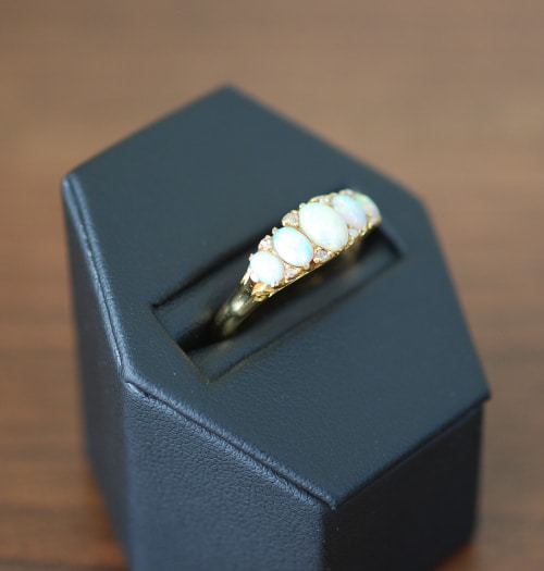 18ct Yellow Gold Opal Ring